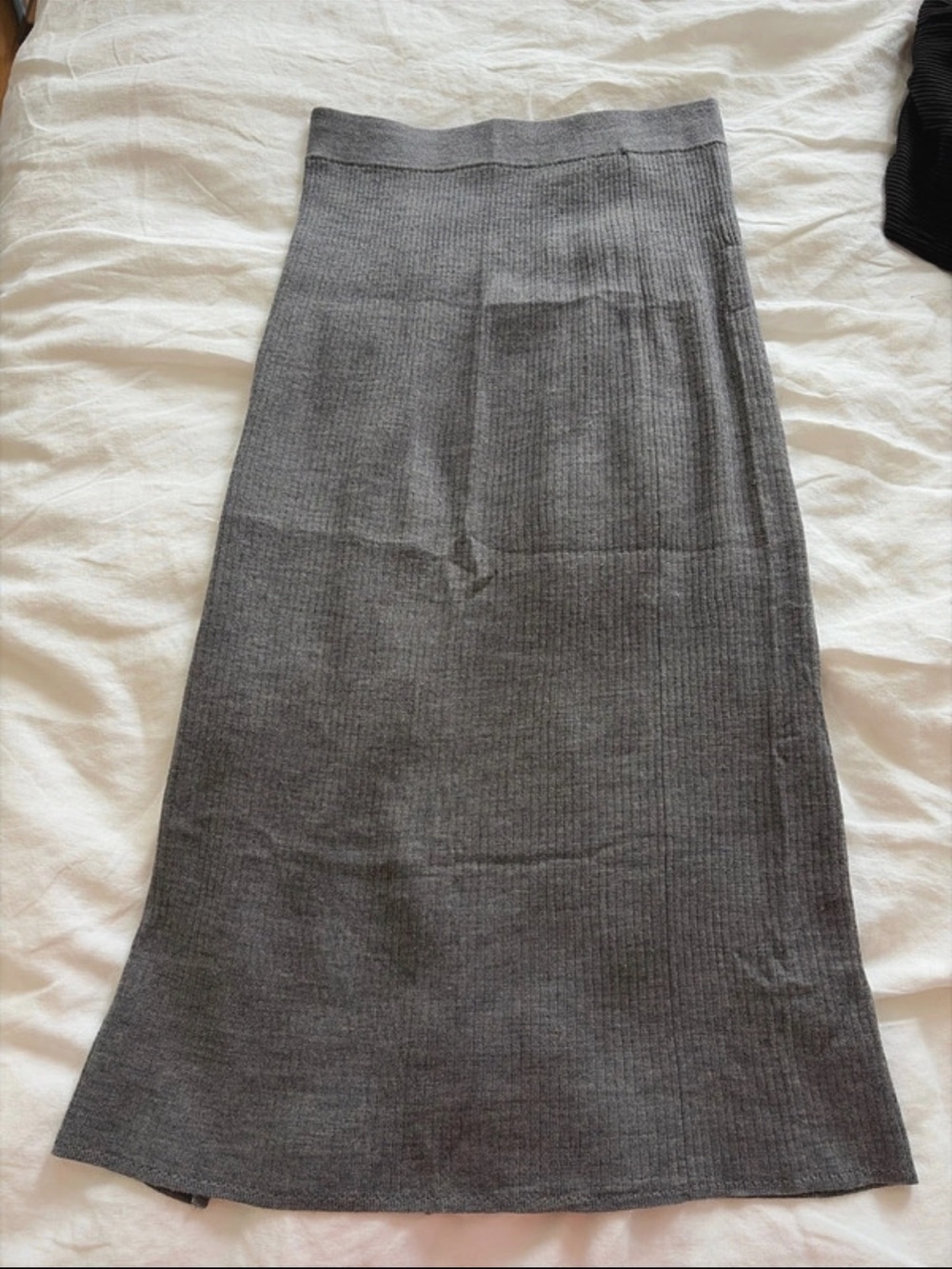 Ribbed Knit Midi Skirt Gray